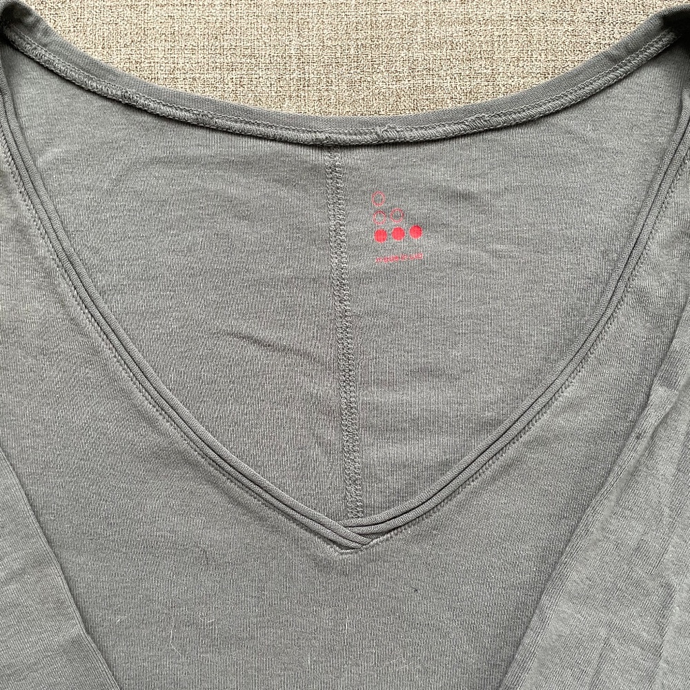 Three Dots 3/4 Sleeve Scoop VNeck Womens Tee